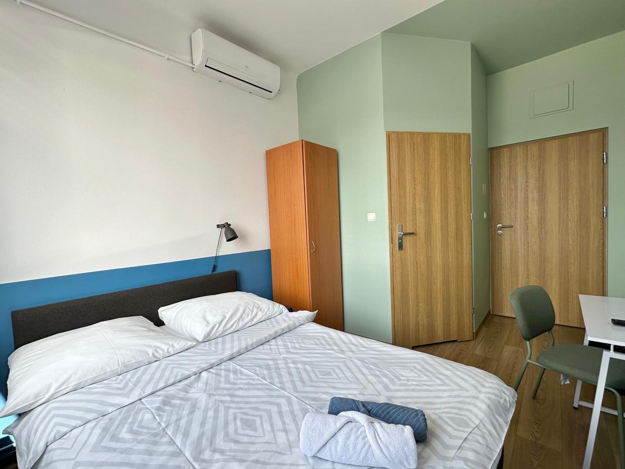 Premium & Bistro - Hostelpremium Pl Bed & Breakfast